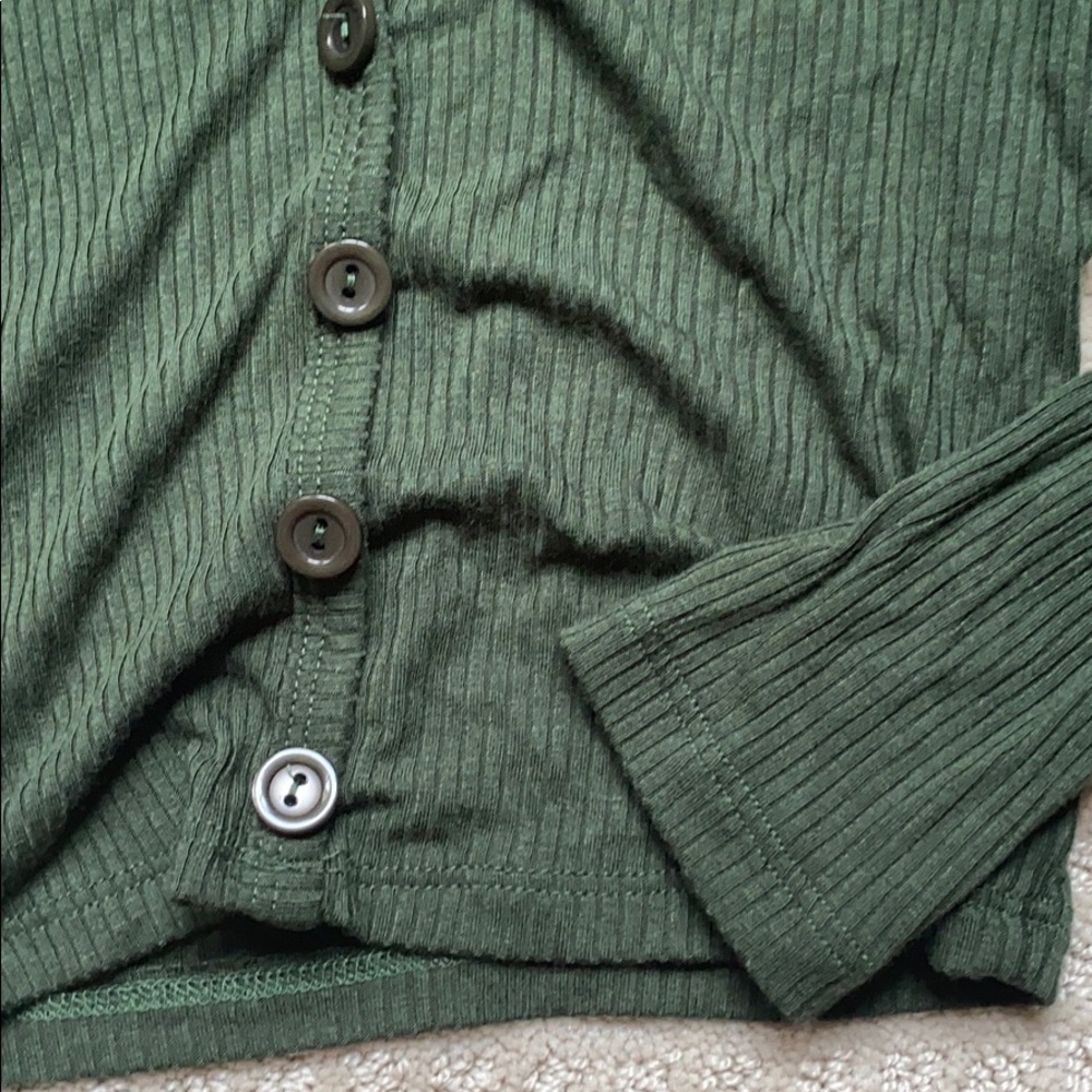 Green Cropped L/S - Picture 2 of 3
